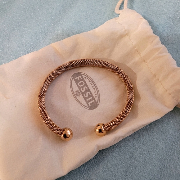 Fossil Brand Cuff Bangle Open Bracelet Gold Still Like New - Picture 2 of 3